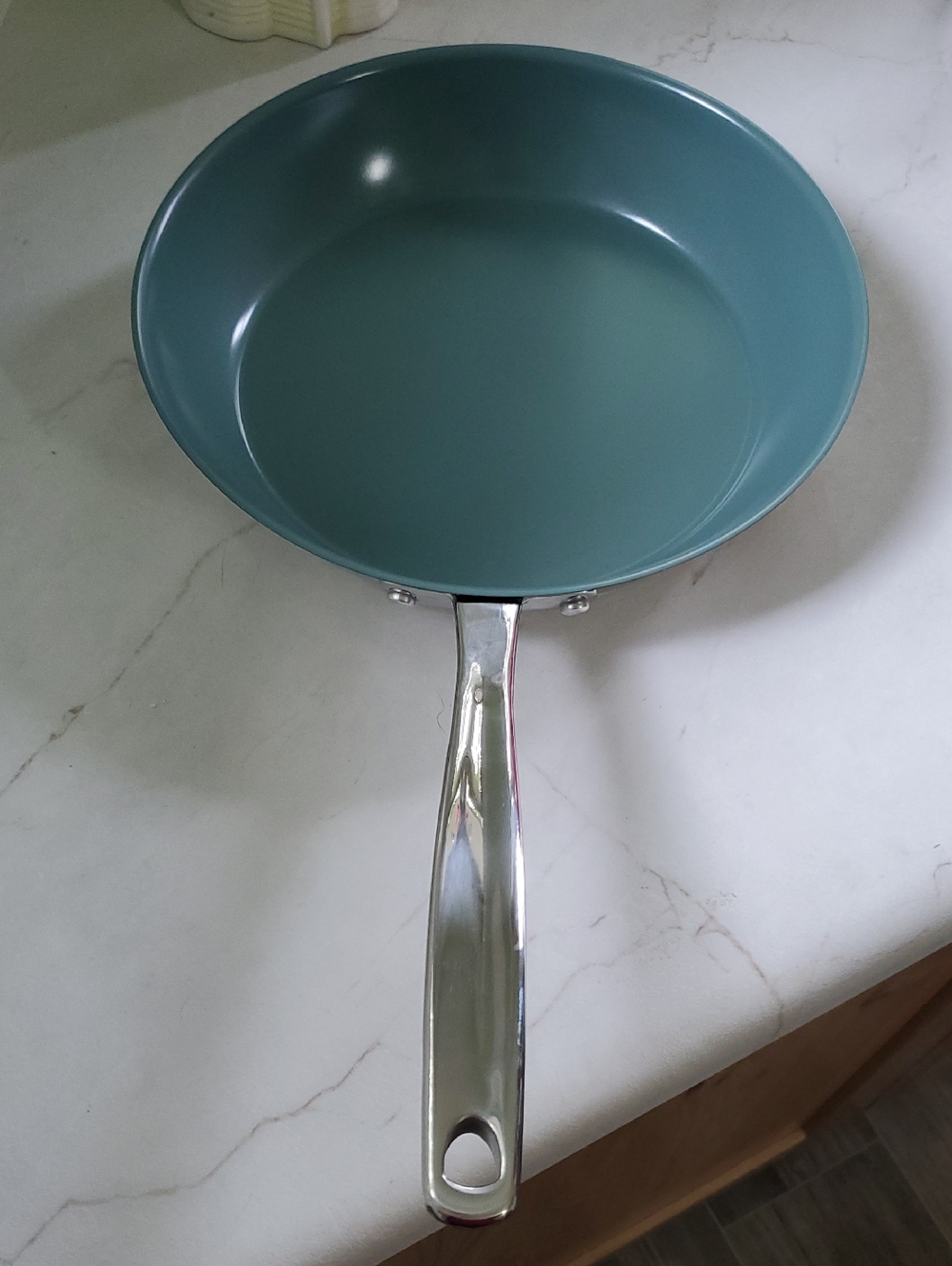 Prefect Green! Ceramic Nonstick Frying Pan in Teal with Stainless Handle